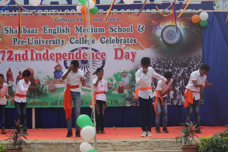 Students performing at Independence day at Shahbaaz school and PU college