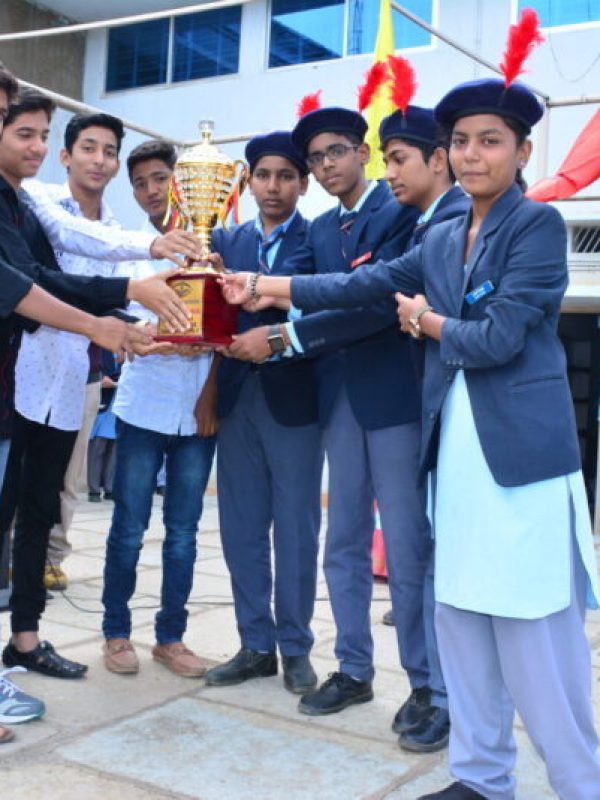 Students of Shahbaaz school and PU college posing with trophy